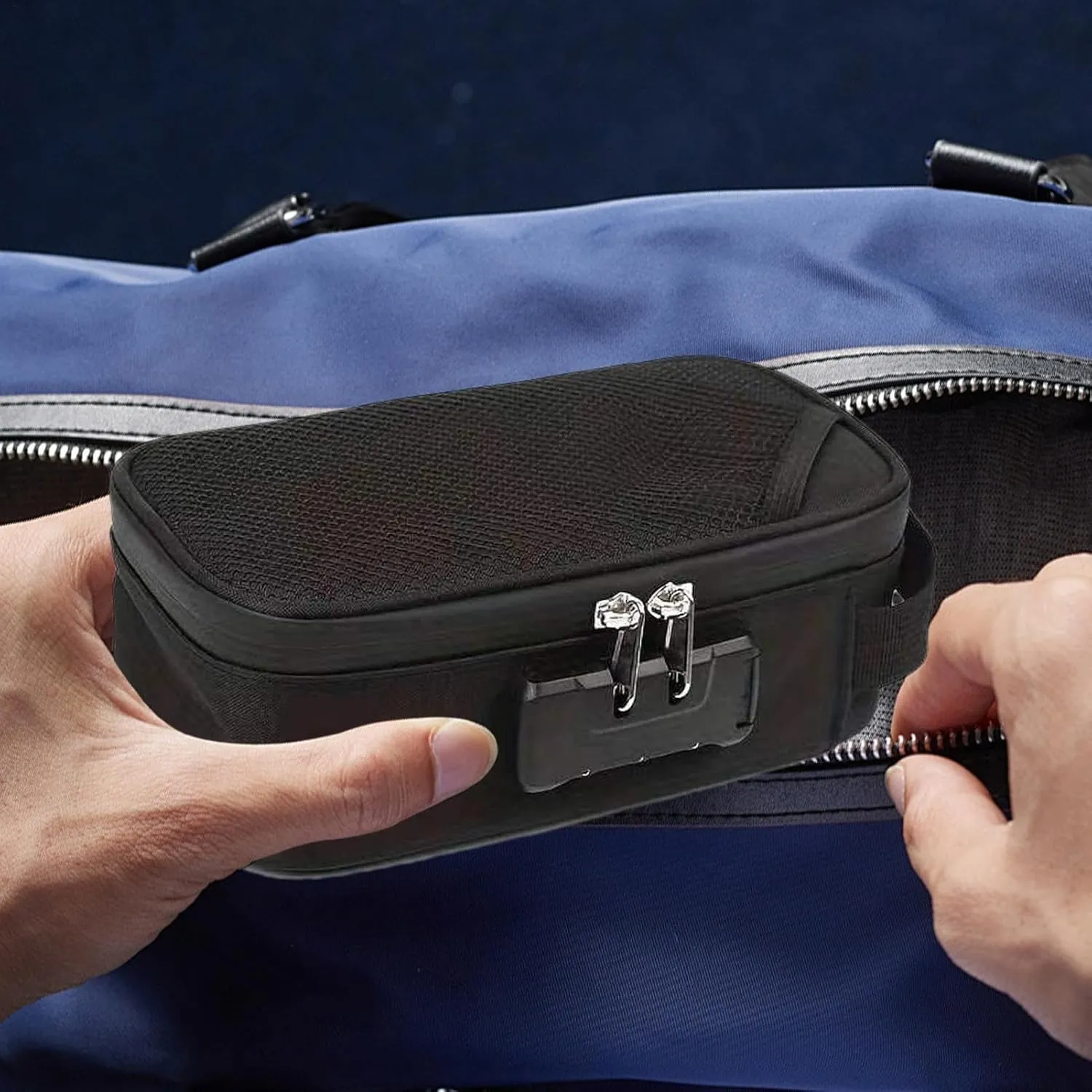 AYNEFY Smell Proof Bag, Lightweight and Easy to Carry Odor Proof Pouch Organizer Activated Carbon Adsorption Effect Smell Proof Container with Lock Travel Storage Bag (Black)